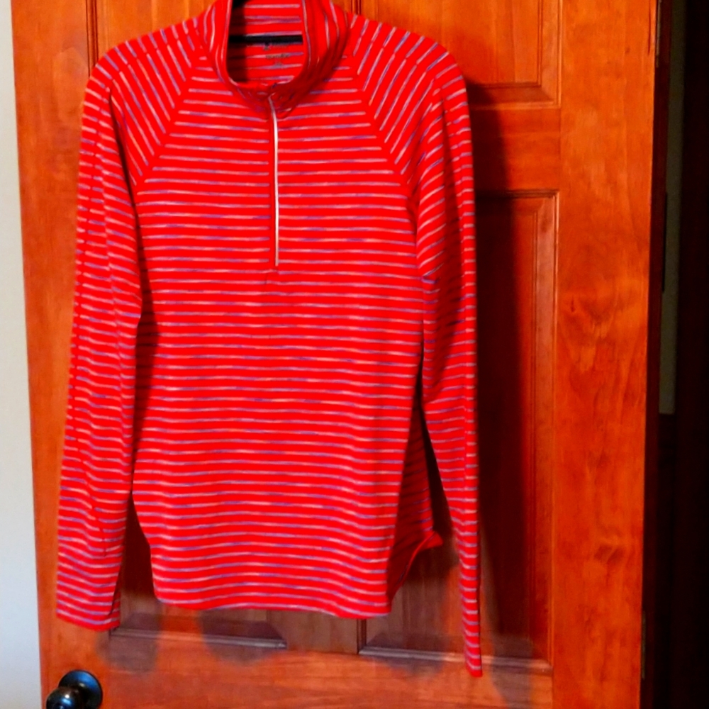 Eastern Mountain Sports Techwick pullover Woman's Size Lg, thumbholes